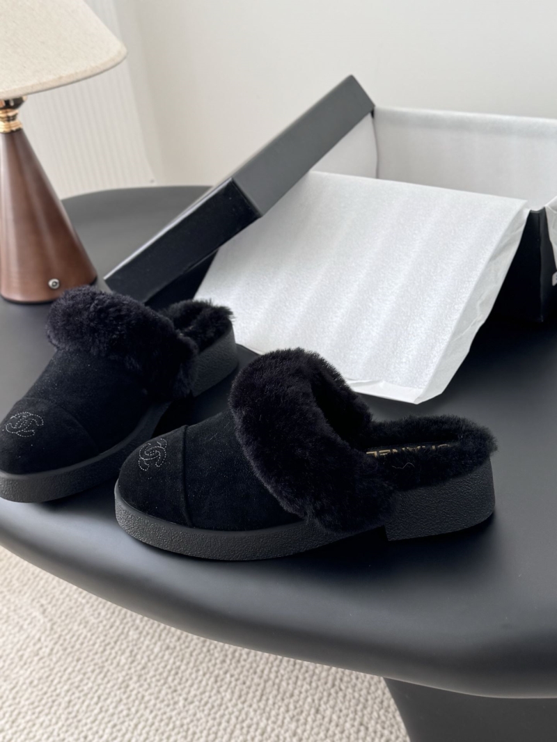 Ch**el slippers